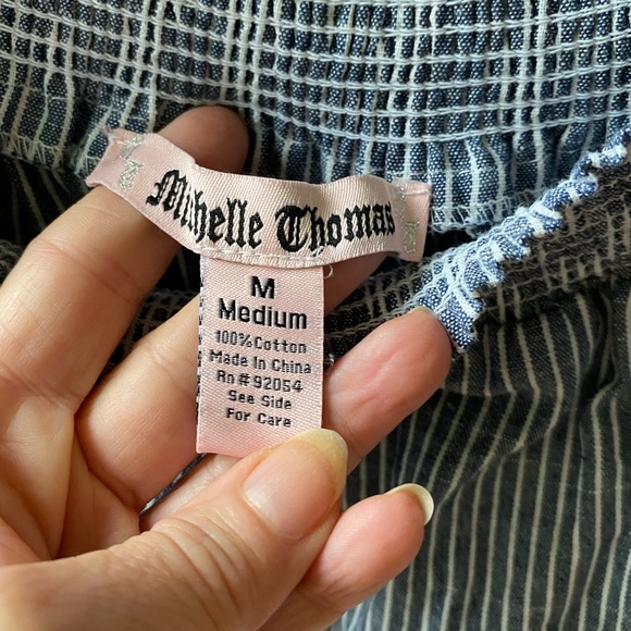 NWOT Michelle Thomas cold shoulder striped  top - Picture 14 of 16